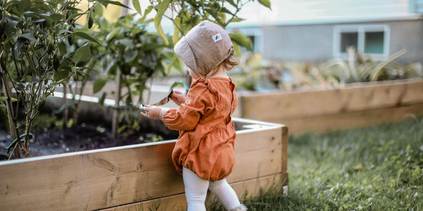 Infant fall bonnets with warm organic flannel or fleece linings. Choose from linen or wide wale vintage style corduroy. Made in Canada by Puffin Gear